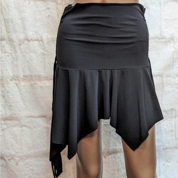 CUTE ASYMMETRICAL Y2K SKIRT! Fits S-M - Picture 3 of 5
